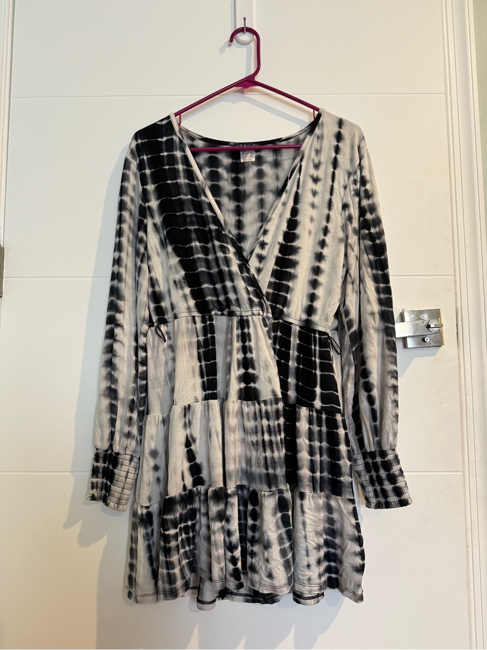VENUS Black & White Tie-Dye Wrap Tiered Long Sleeve Dress